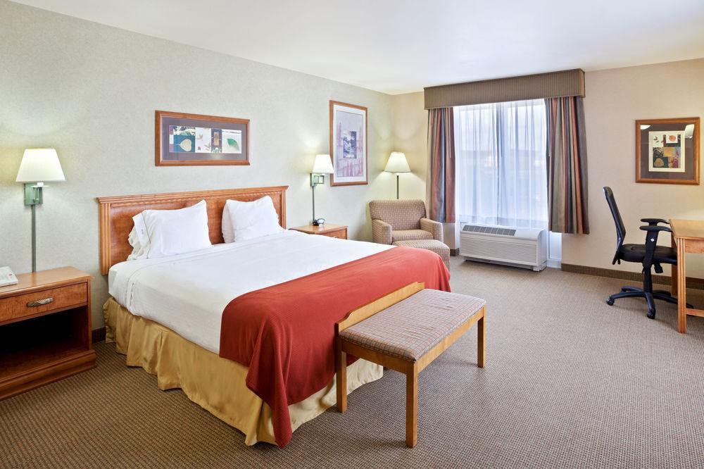 Holiday Inn Express Hotel & Suites Idaho Falls By Ihg Номер фото